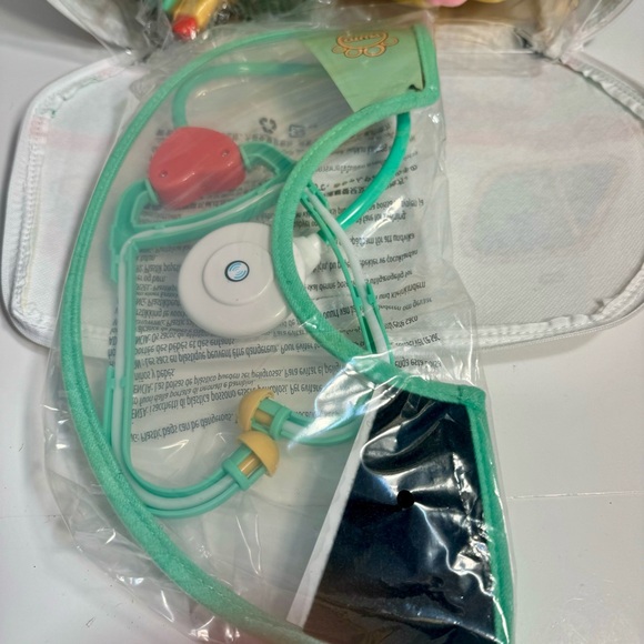 NWT. Disney Pluto Plush Vet Set is an 11-piece play set. Disney Junior - Picture 7 of 16